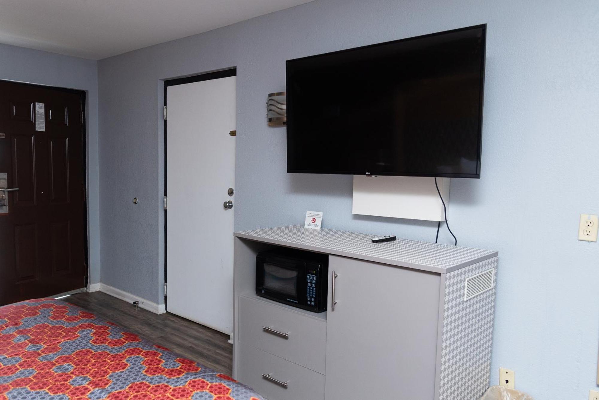 Columbus Inn And Suites Bagian luar foto