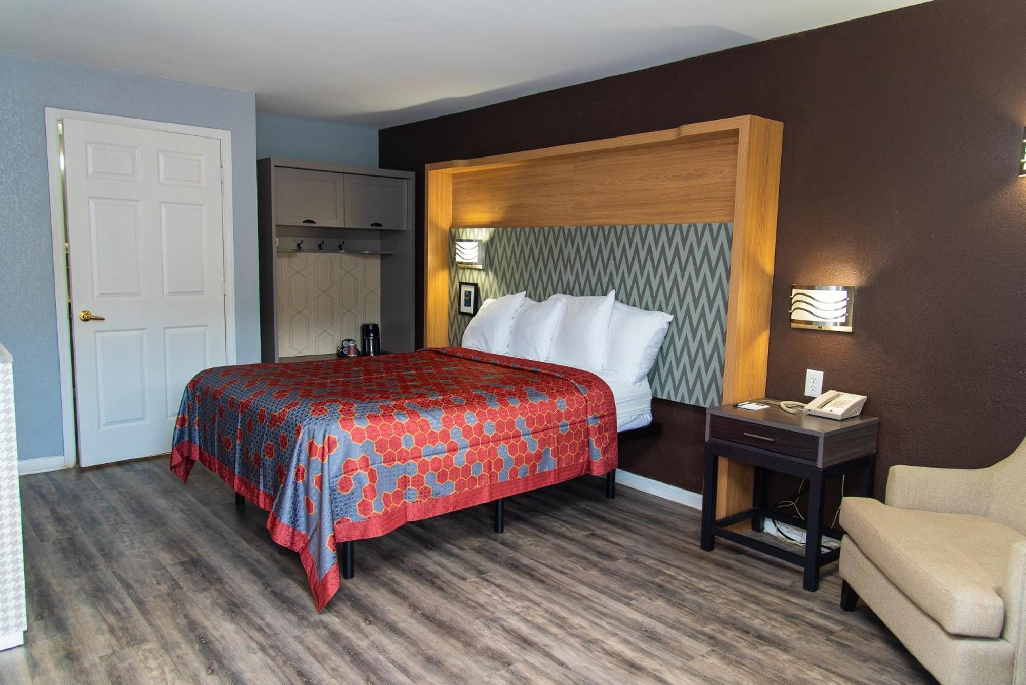 Columbus Inn And Suites Bagian luar foto