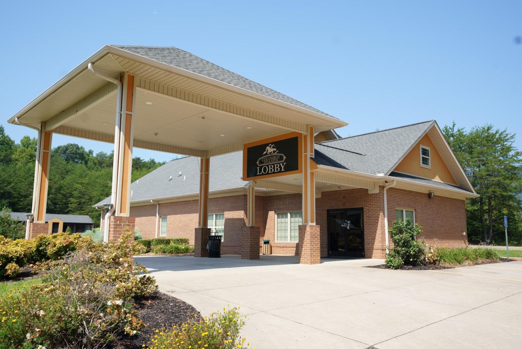 Columbus Inn And Suites Bagian luar foto