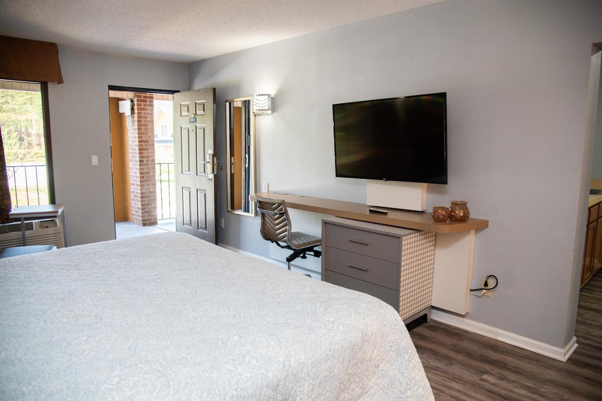 Columbus Inn And Suites Bagian luar foto