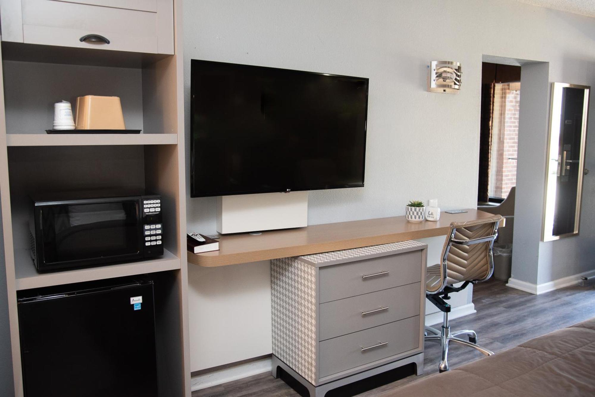 Columbus Inn And Suites Bagian luar foto